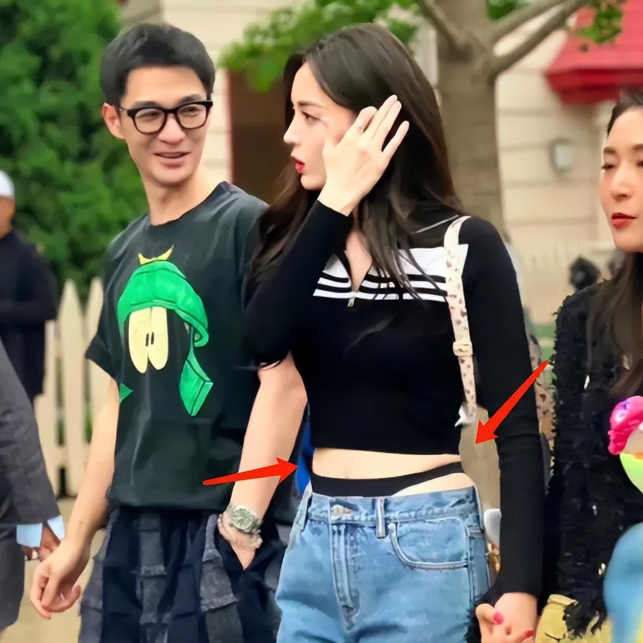 露*裤底**、露下乳、穿渔网内衣，女星们的穿着真的可以随心所欲吗？