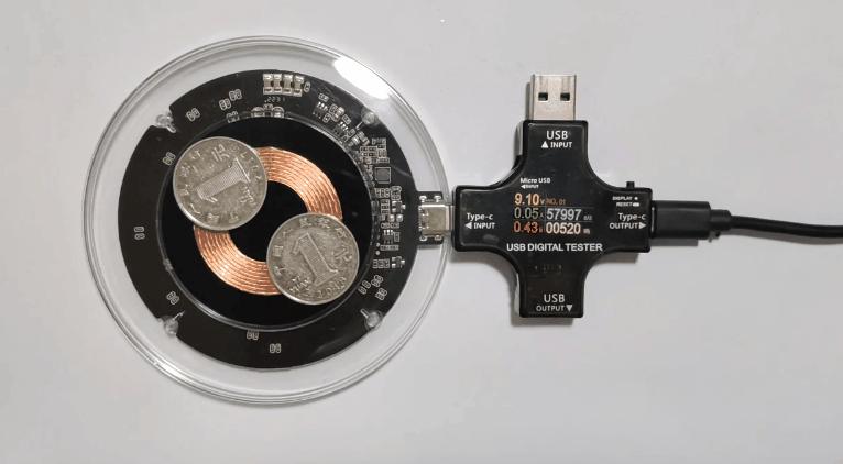 不用任何充电神器就可以充电,可以直接安在手机背面的充电神器