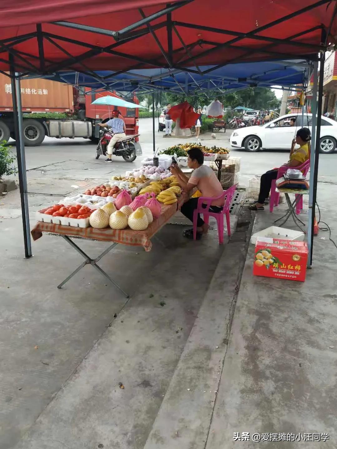 街边卖水果赚钱难吗,合肥摆摊卖水果赚钱么