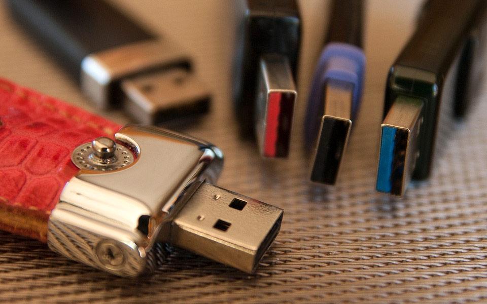 type-c数据线接口颜色的区别,数据线接口颜色区别