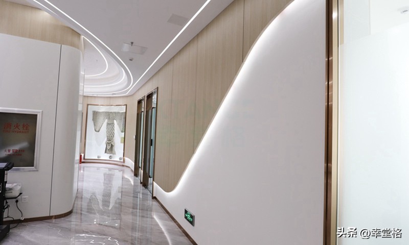 墙面装饰用石膏线还是护墙板,现在墙面流行哪种护墙板