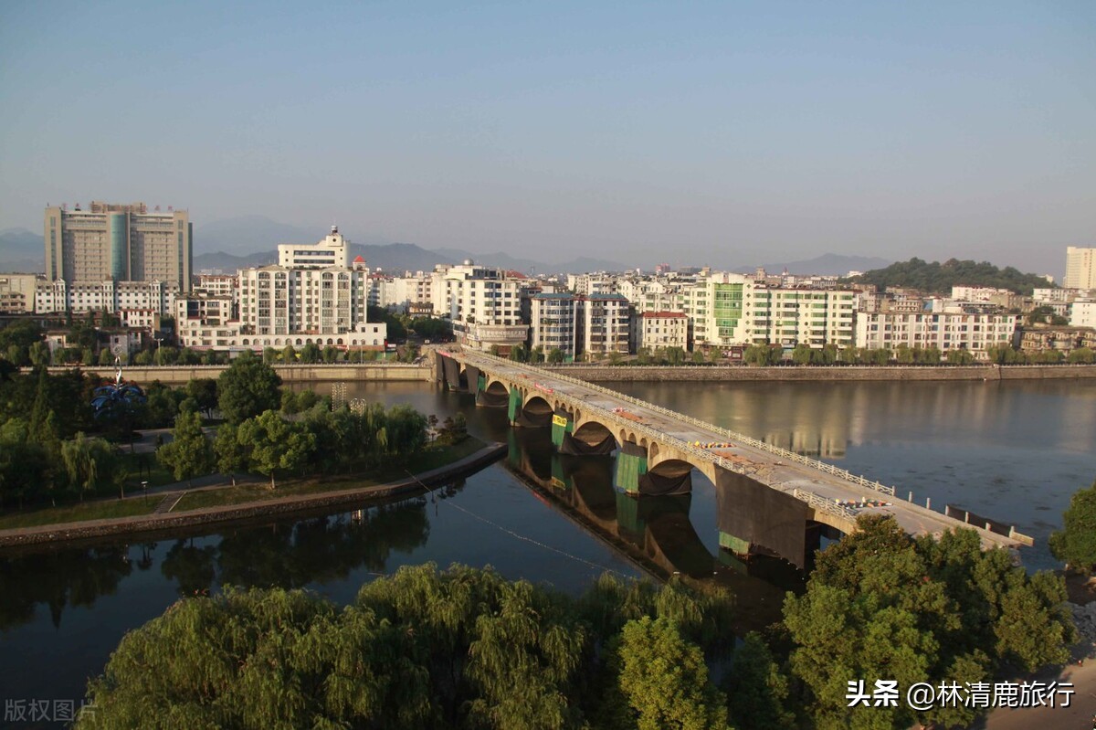 这座宜居之城,有优质天然温泉,空气佳环境好,在此生活很滋润