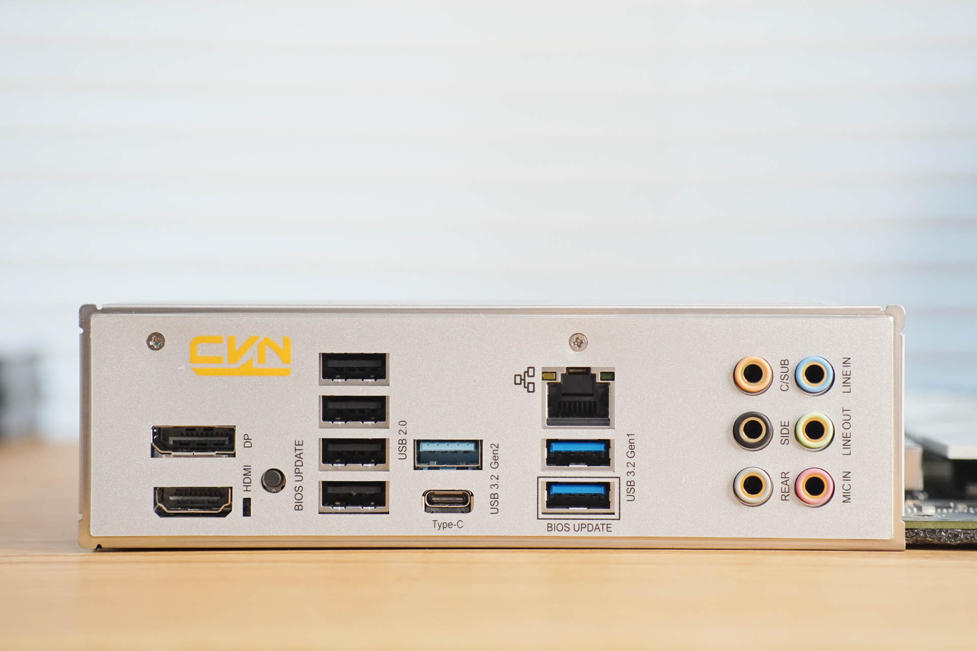 显卡局势不明朗的情况下，购入Z690和盖亚机箱，装机全新12代平台