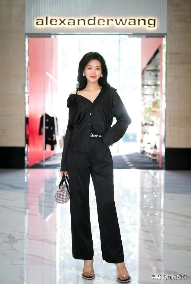 裤子是宽口好看还是紧口好看,裤子是穿长的好还是短的好