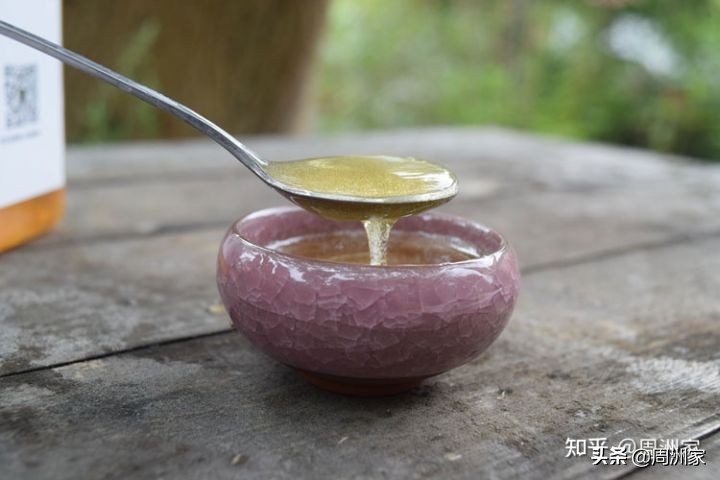 蜂蜜的保质期是多久应该怎样储存,蜂蜜保质期有多久蜂蜜颜色变深