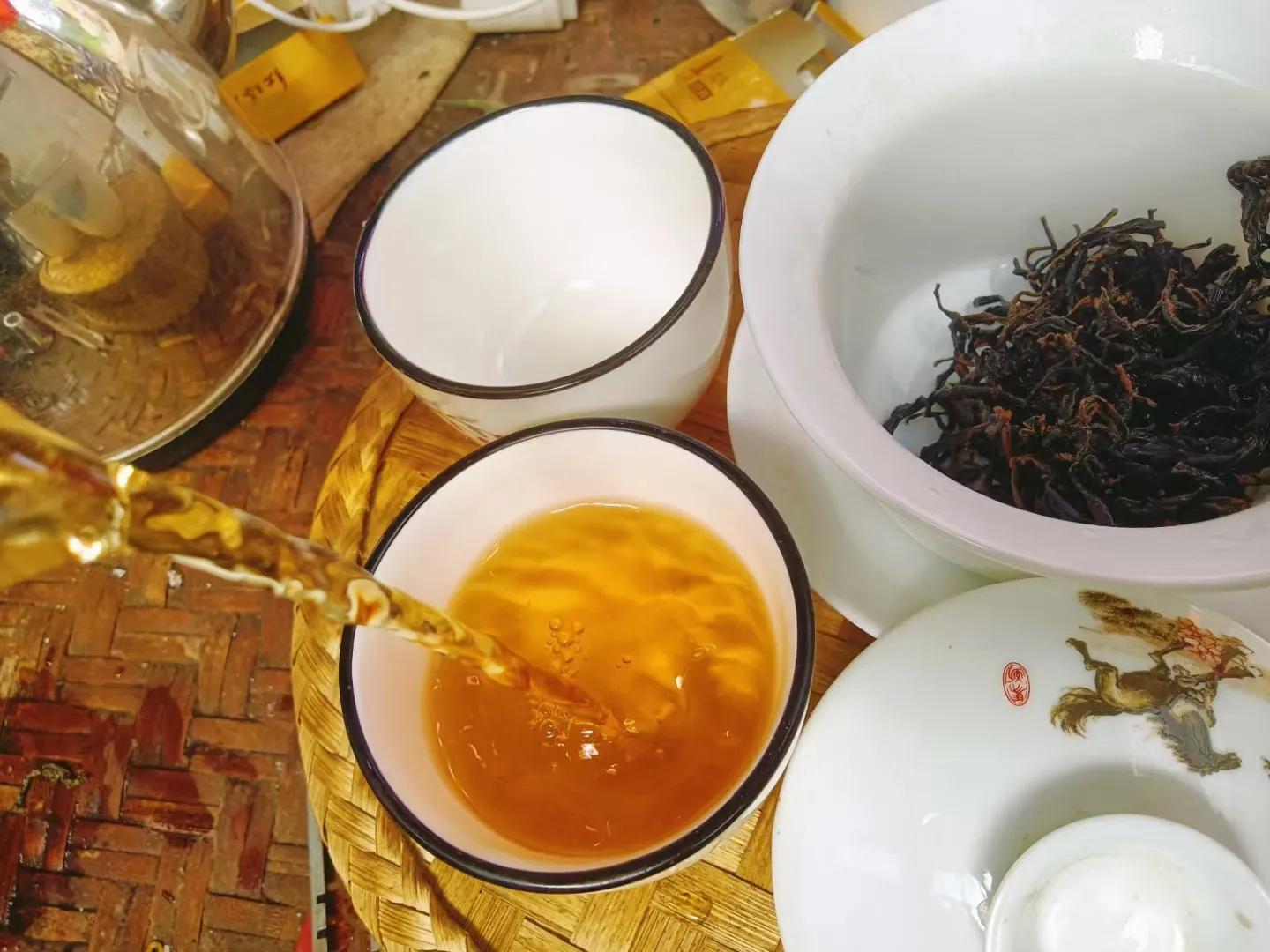 泡茶多少茶叶多少水合适,泡茶用什么牌子水