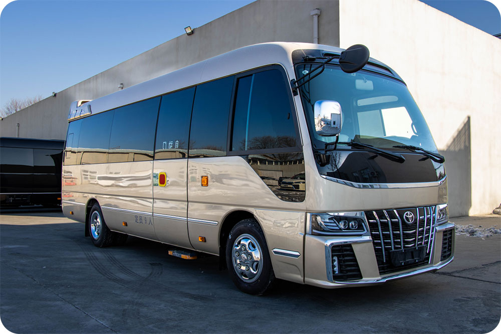 丰田考斯特10座商务车的内饰,丰田考斯特10座