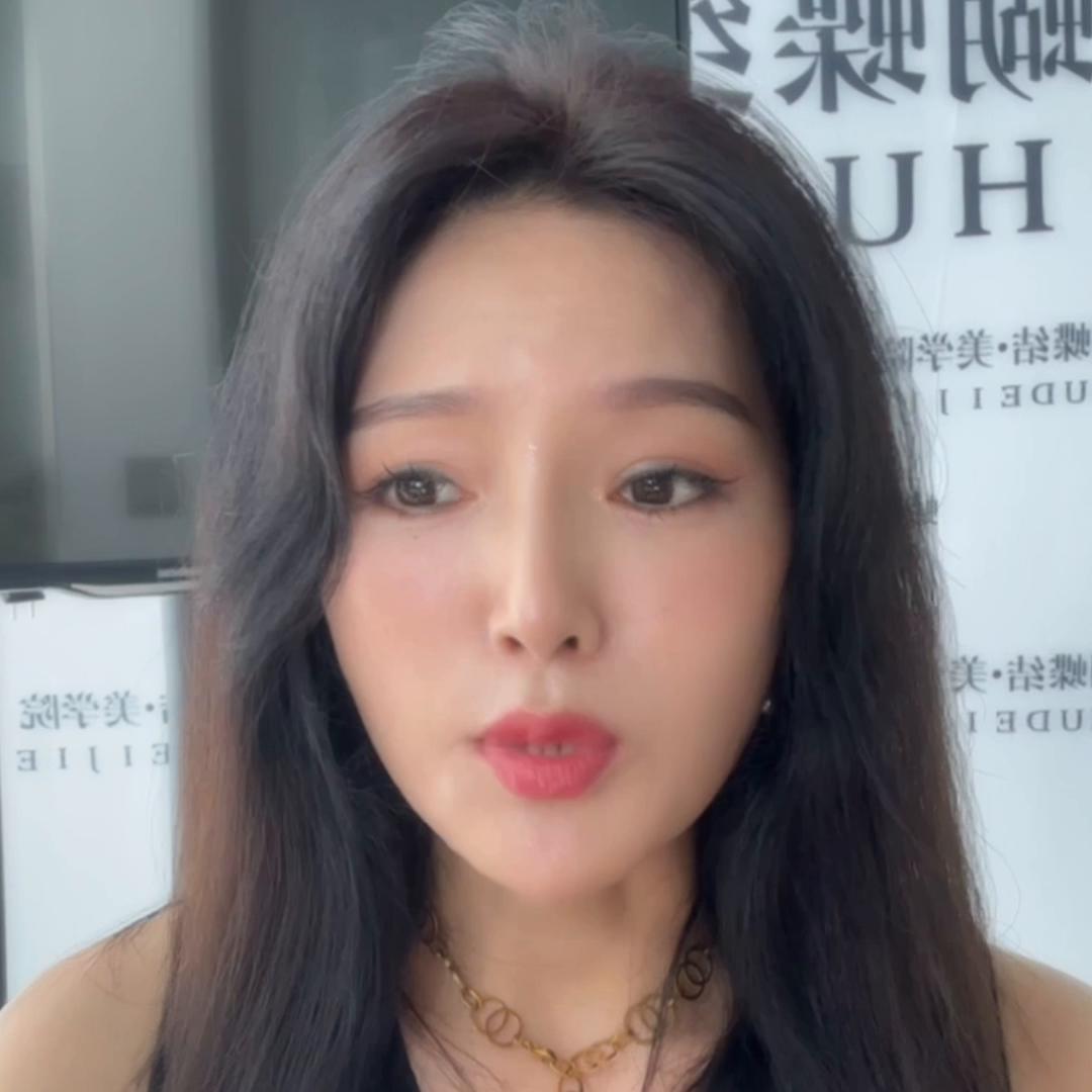 深圳市美容化妆美甲纹绣培训学校,零基础学化妆美甲培训学校推荐