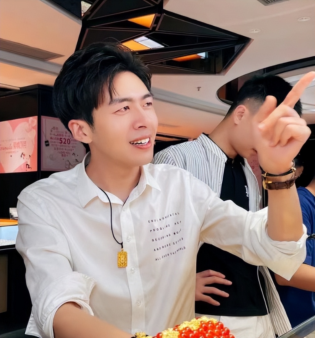 开播几小时就能赚上千万，全网最赚钱的这6位网红你知道吗