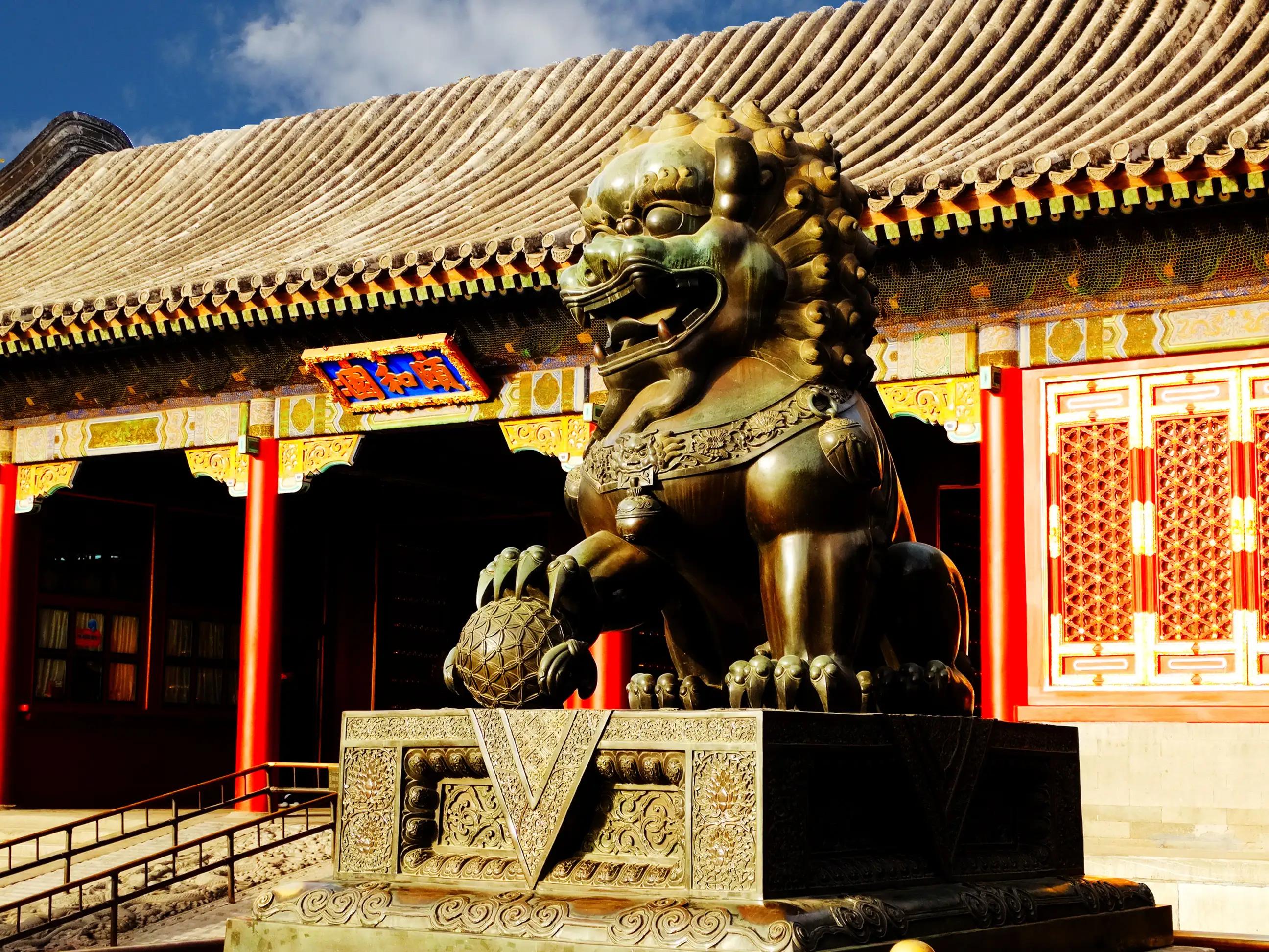 凭什么老虎坐中堂，为什么狮子守大门？