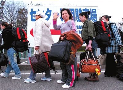 在日本打工的中国人,女的被*辱侮**后跳楼,男的断三根手指投诉无门