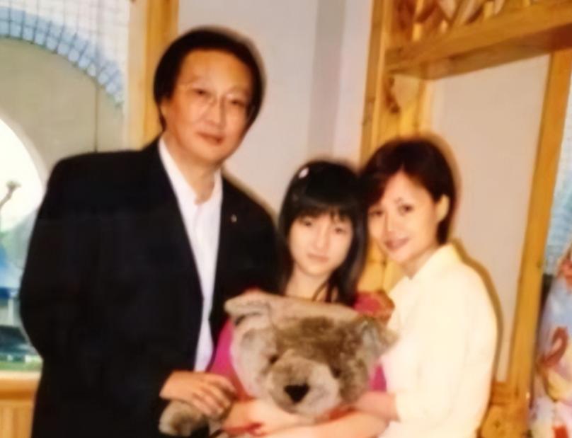 郭美美当年所犯何罪,郭美美事件中坐轮椅的人是谁