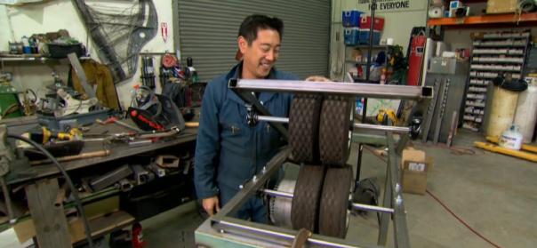 据说台风的时候，要把家里的窗户都打开，这样可以减小风的阻力