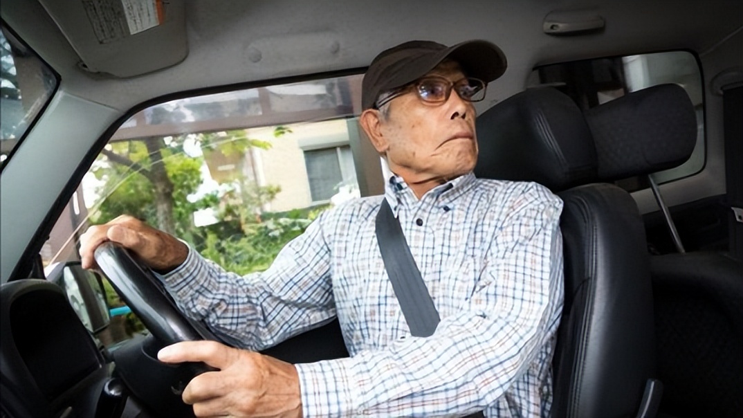 日本色情行业挤满了70岁老人,社会老龄就业问题,值得中国警示