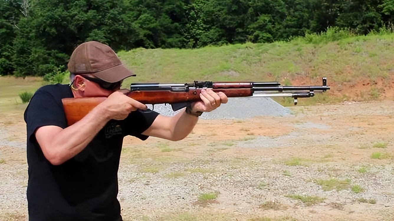 56式半自动枪的厉害之处,中国56枪械国外测评