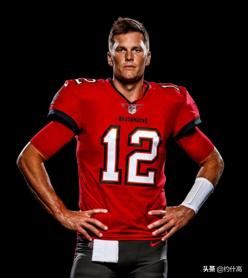 橄榄球性感*男猛**喊话马斯克：把我的“糗照”从推特删掉