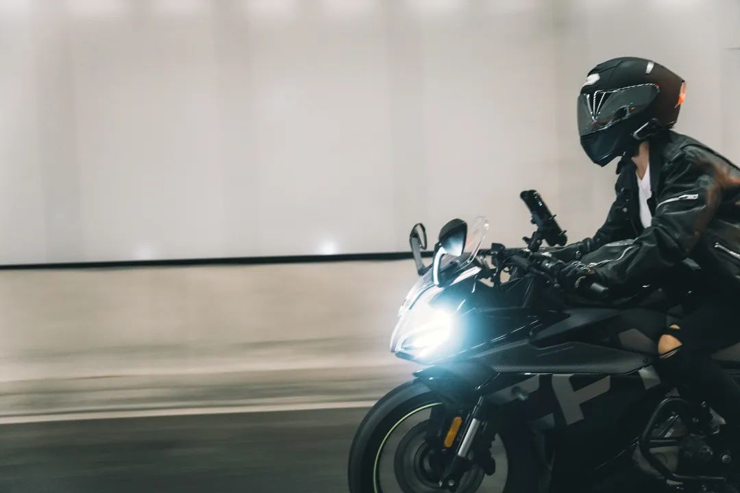 近两年摩托车突然火了,摩托车十几万