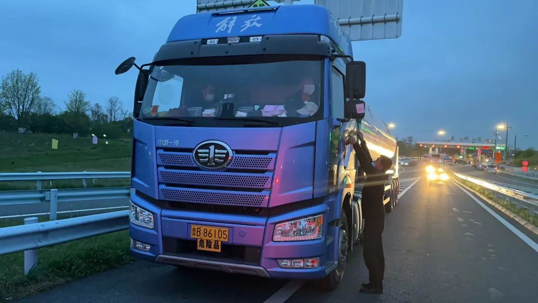 泰州海陵工业园区:“永不停歇”的驻厂员精准护航企业有序生产