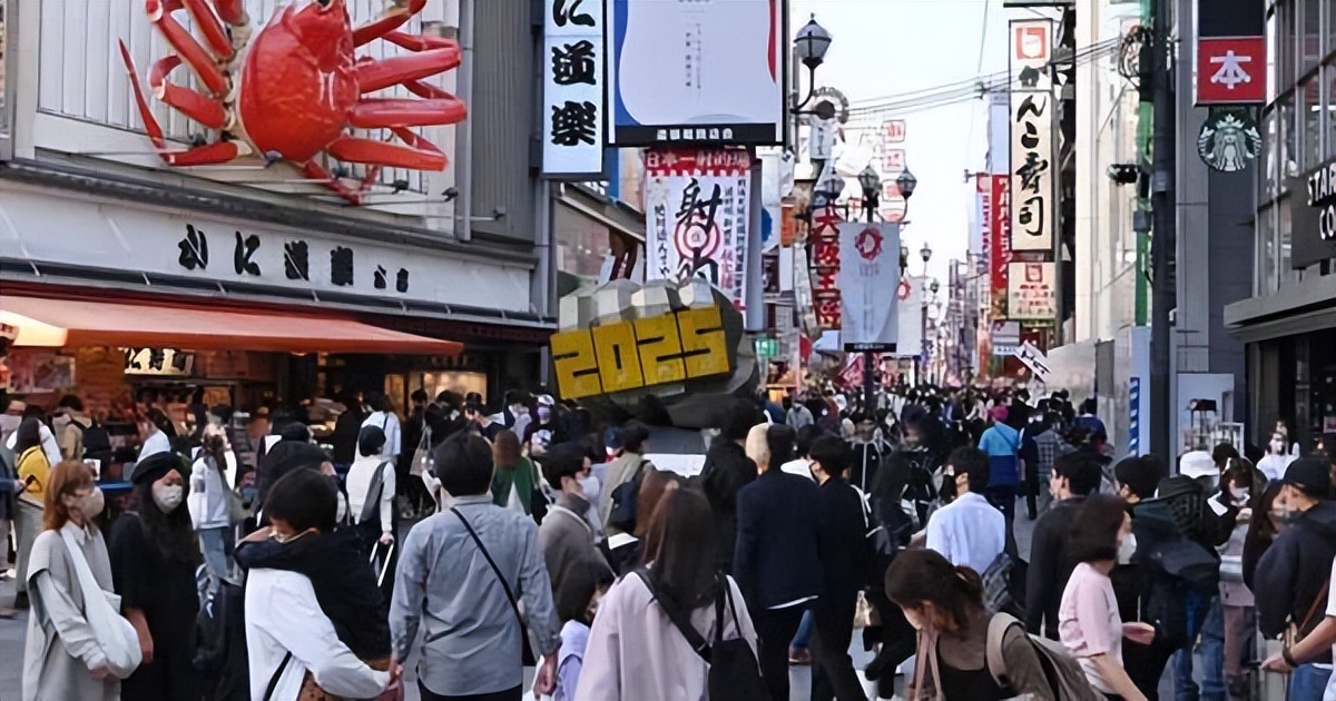 中国游客到国外疯狂购物的现象,日本游客到中国疯狂购物