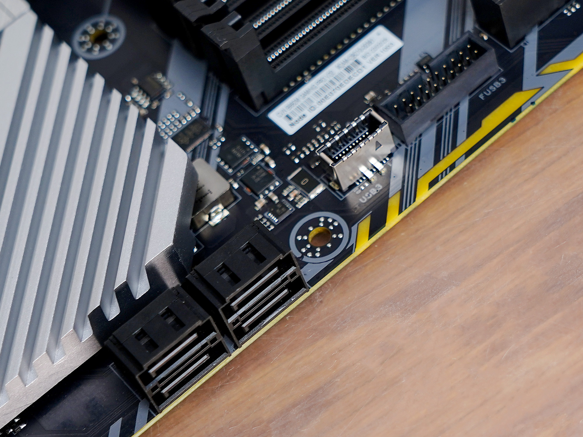 又小又白,12代3060tiitx主机推荐