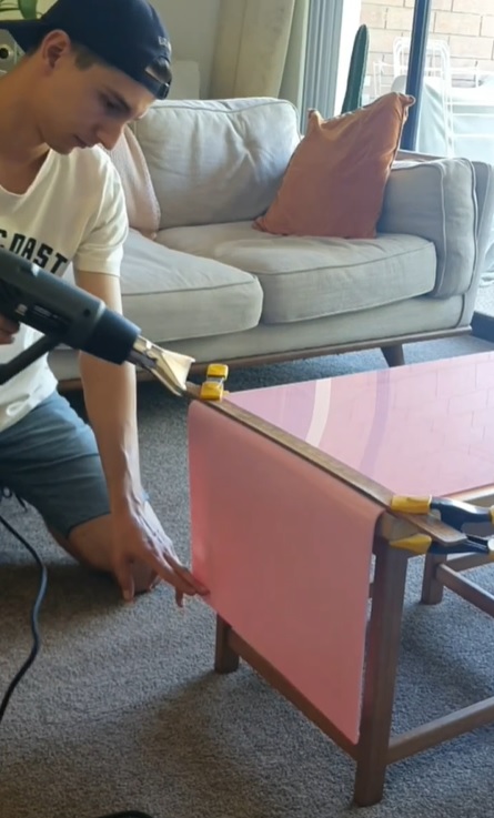 小哥为省钱在悉尼捡垃圾，年赚2万澳币，名包手机电脑随地捡？