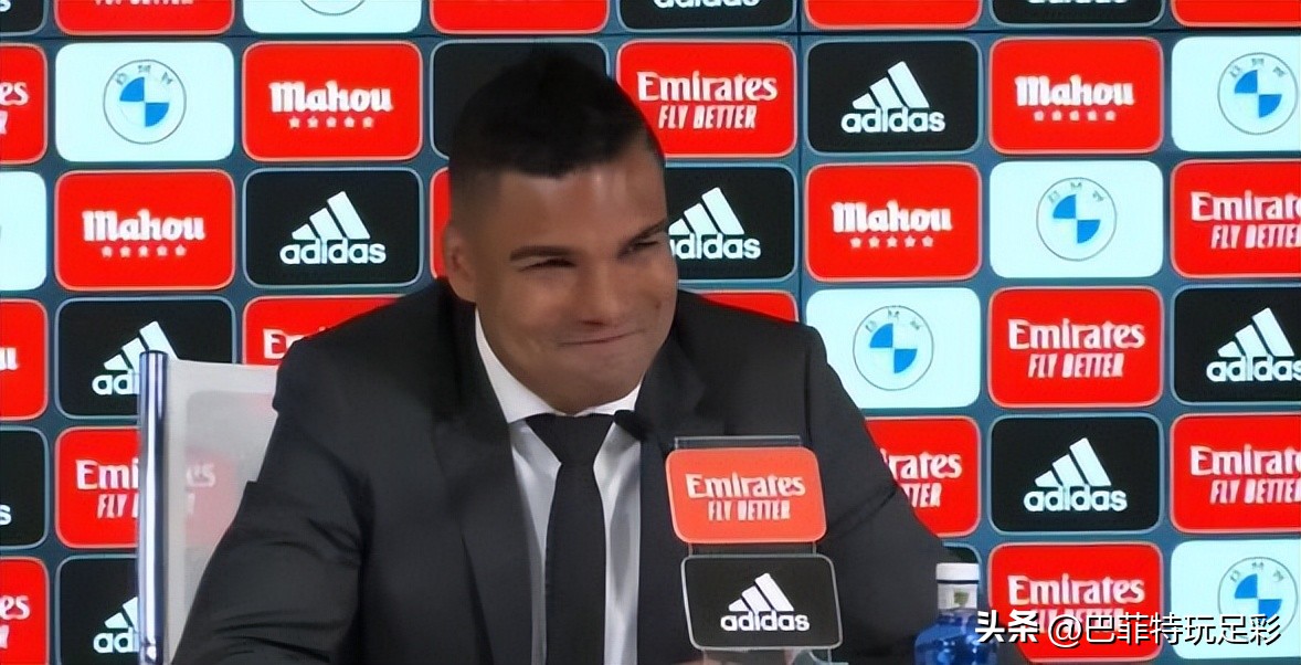 曼联胖虎卡塞米罗踢几号位,卡塞米罗正式加盟曼联几号