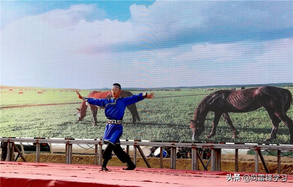 兵哥哥野外驻训训练与生活,兵哥哥在巡逻被围观