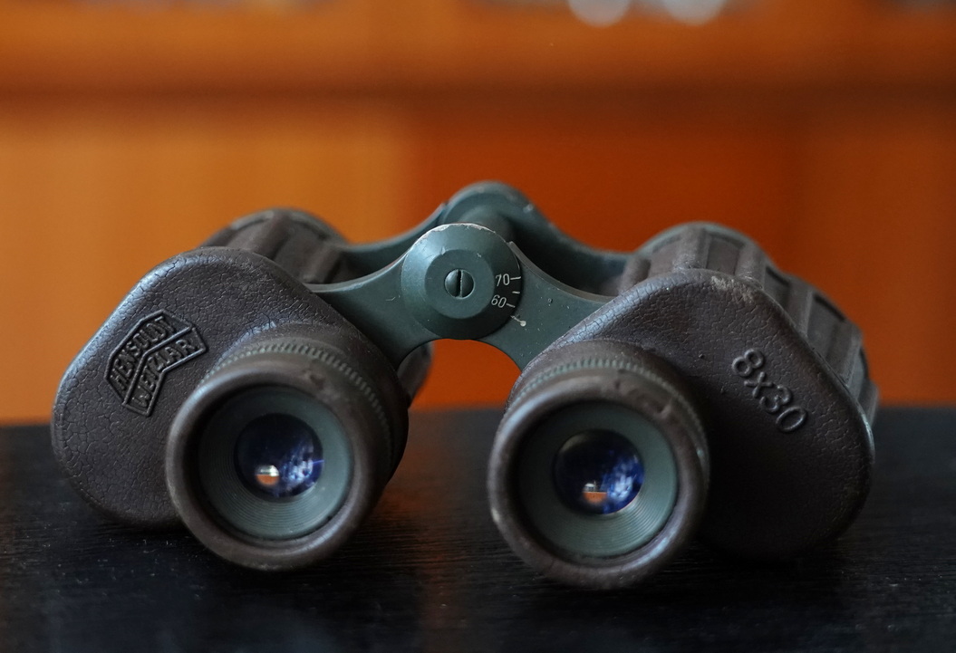 一树梨花压海棠:是*用军**望远镜好?还是名牌望远镜好?