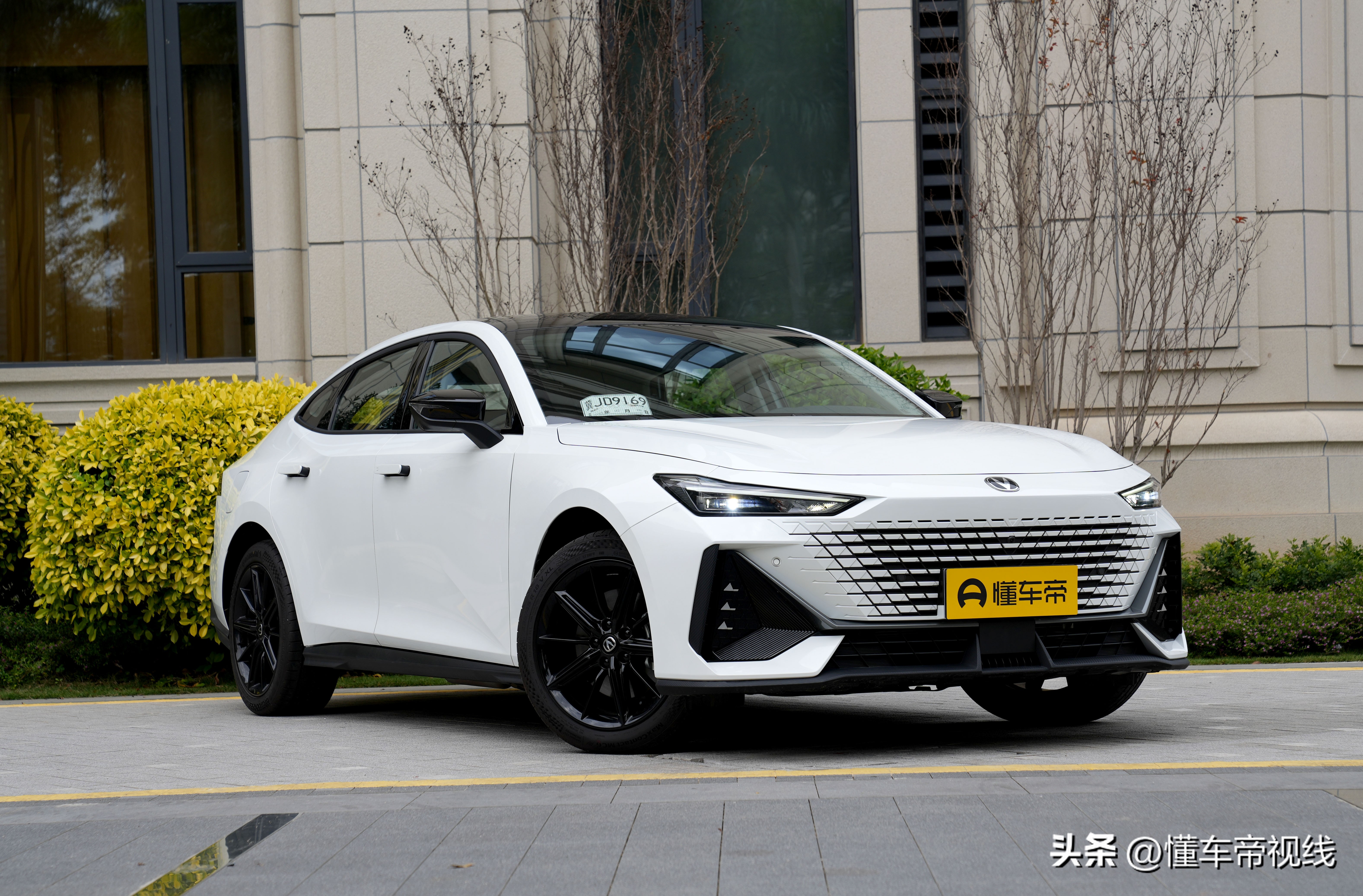 15.79万起长安uni-k正式开启预售,长安uni-v1.5t运动版活力橙落地价