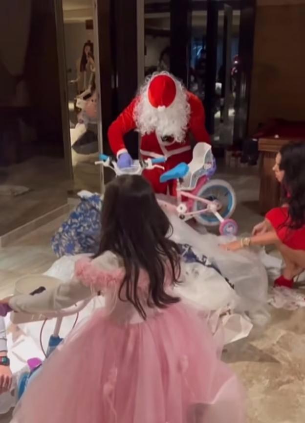 c罗女友买劳斯莱斯,c罗老婆送劳斯莱斯