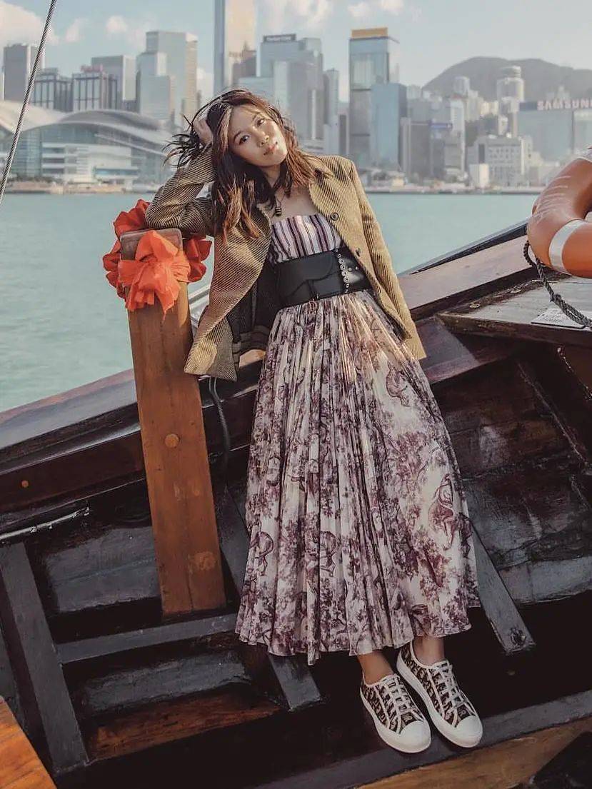 今秋最火的3条裙子谁穿谁美,2023年最时髦的裙子