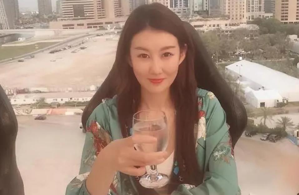 王宝强冯清官宣了吗,王宝强冯清罕见现身