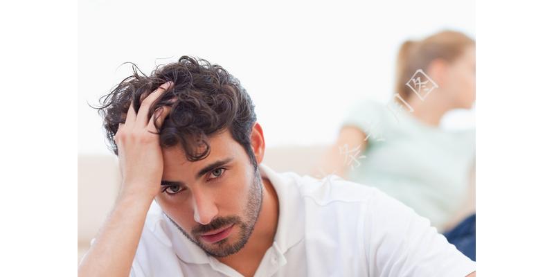 十一岁男孩应不应该跟父母分床睡,男孩几岁不能和母亲一起睡