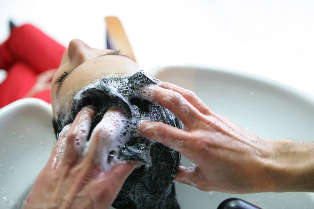 头发油掉头发妙招,女性头发油掉头发怎么调理