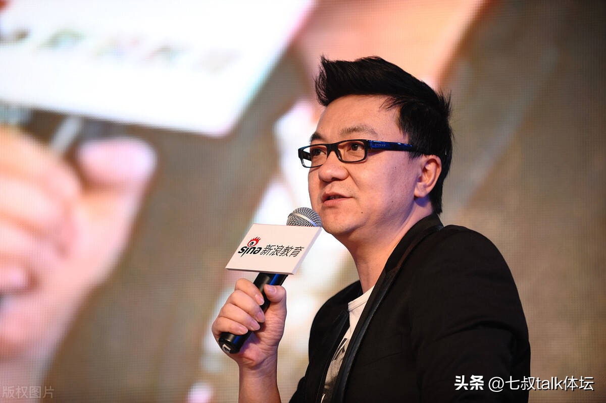 大家不要再给他骗了!记者痛批著名足球解说员圈钱,是怎么回事?