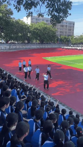 广东学校开幕式震撼全场,广东这所学校超硬核