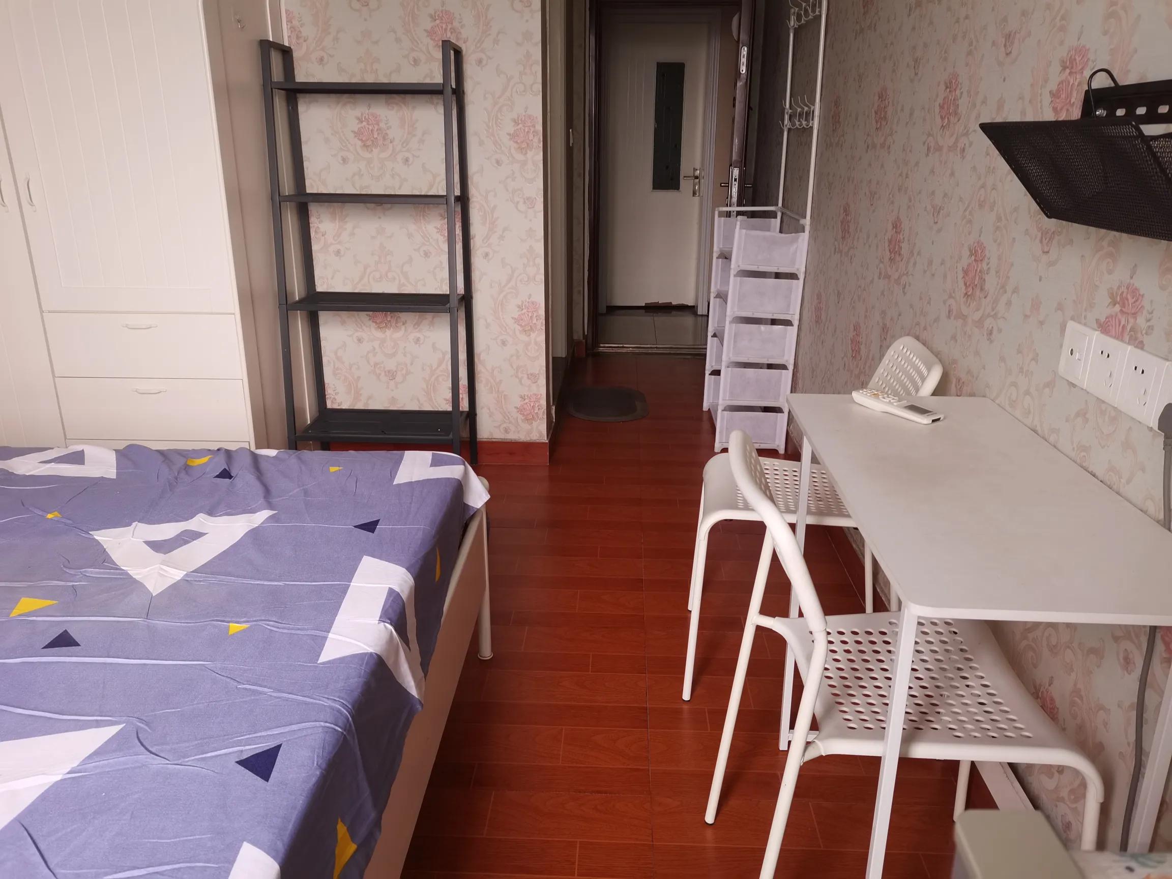 出租观音桥次卧800主卧1100无中介费，看房电话19112165949（V）