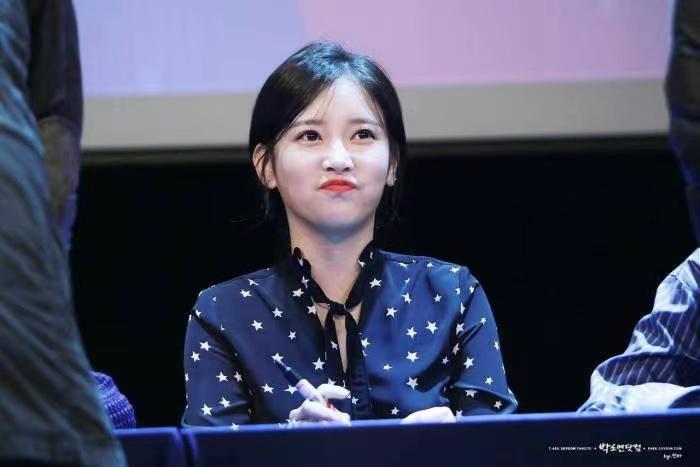 世界足球十大美娇妻名单,世界杯安娜亲吻莱万