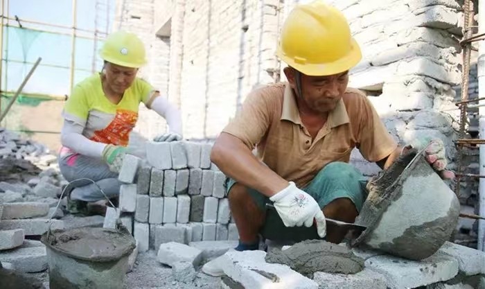 为什么年轻人都不干装修了，网友：送外卖一个月七八千，凭啥要去