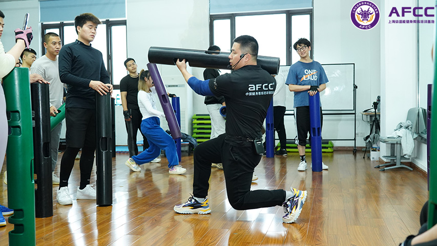 一对一私人健身教练多少钱一个月呢？