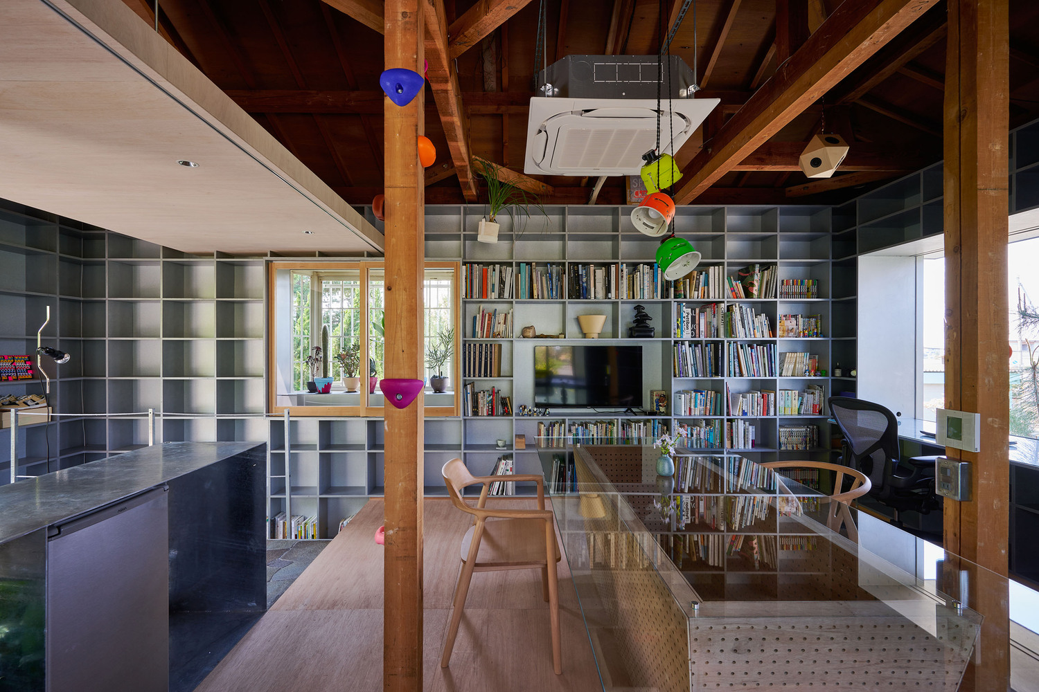 这个老板太会装，把办公室搬到深山，员工因此爱上了工作！