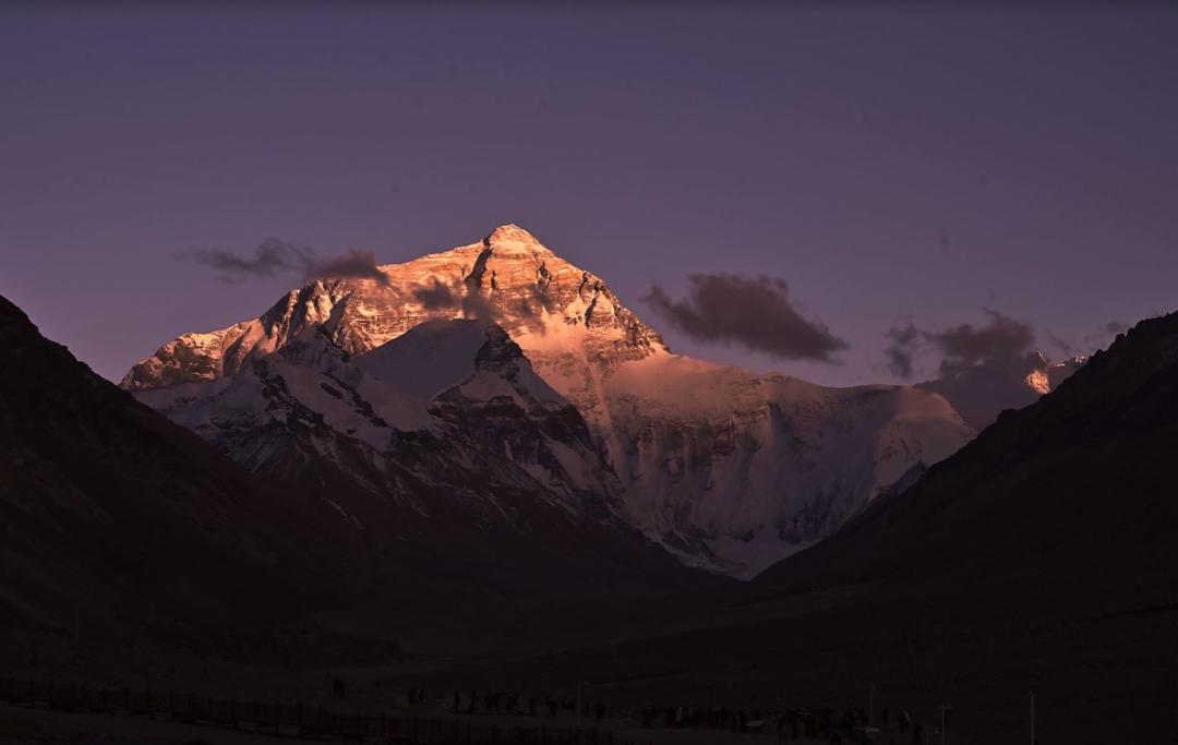 7月24日|浓浓援藏情，沪藏一家亲珠穆朗玛峰、扎什伦布寺9日“上海-日喀则”援藏旅游包机活动