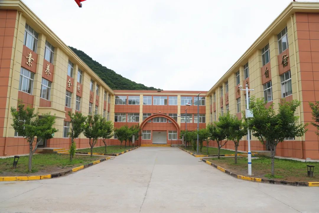 创建国家义务教育优质均衡发展县|走,到黄龙县第二小学看一看!