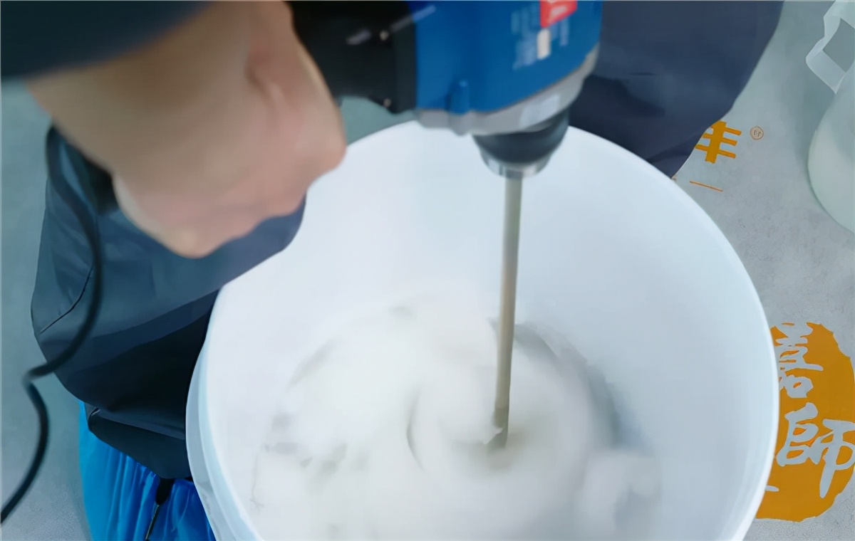 二次装修墙面怎么铲除,发霉墙布翻修