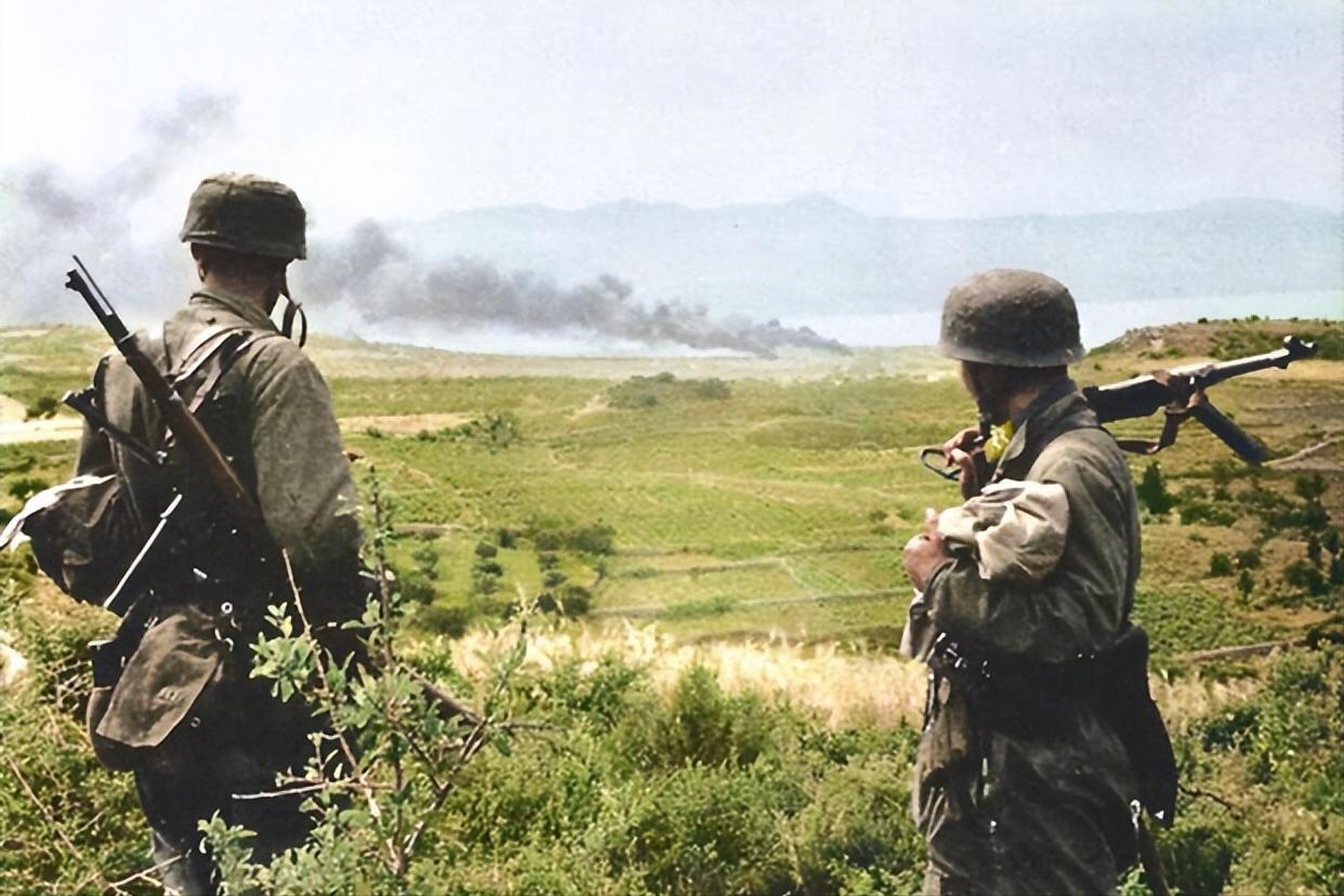 世纪巨贪马科斯,独裁统治20年,狂贪数百亿美元家中黄金成吨