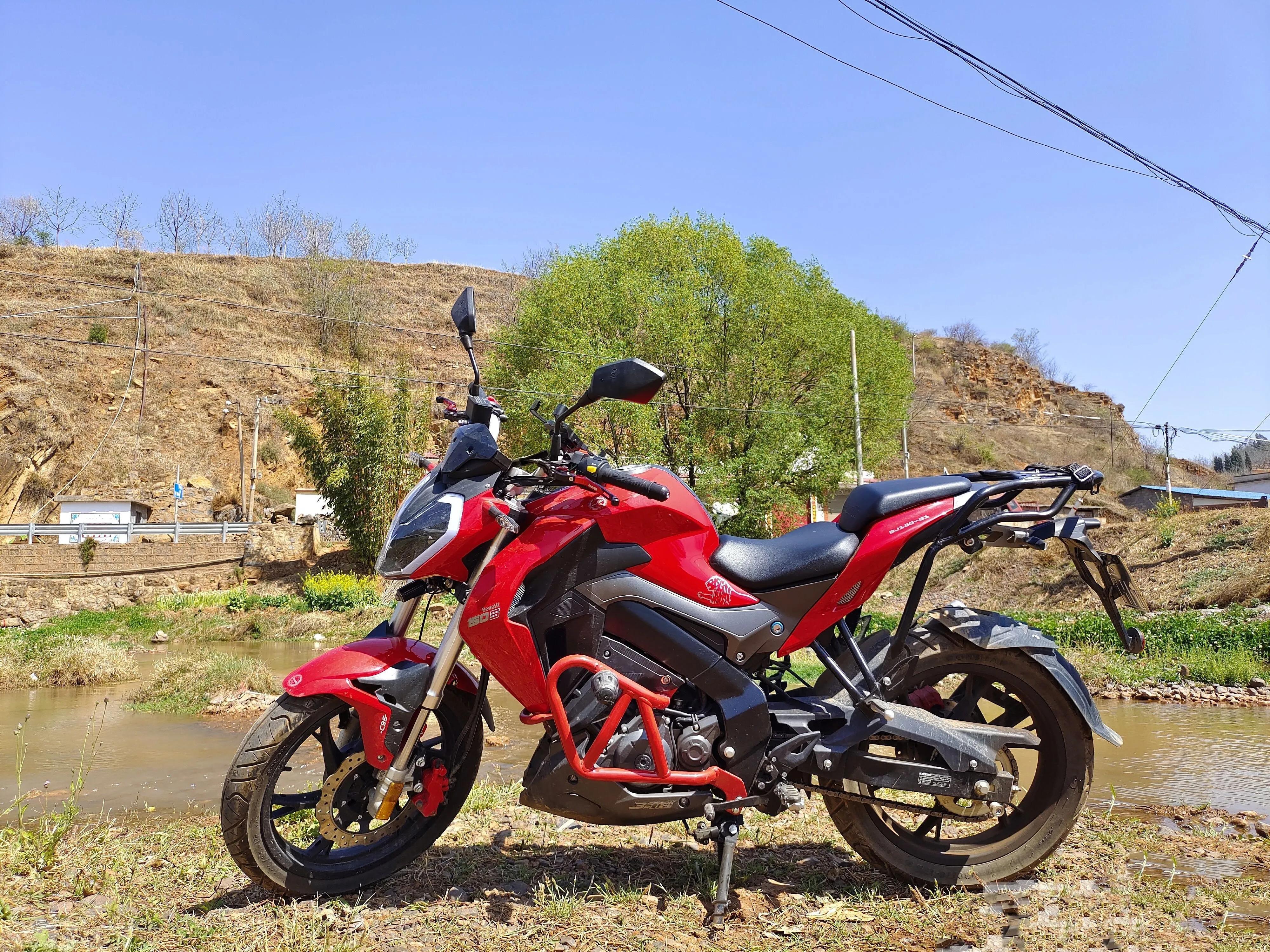 22年贝纳利小迅龙150白色,22款贝纳利150小迅龙属于什么车