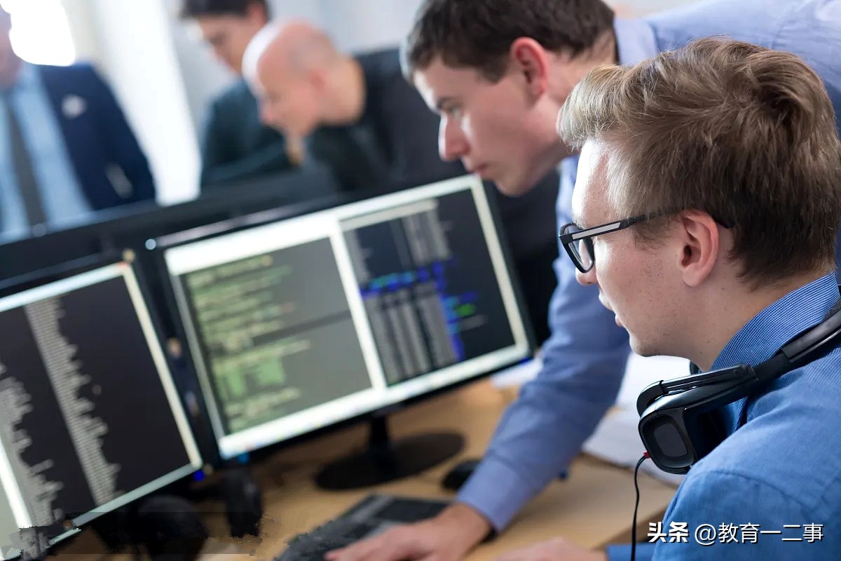 人才奇缺的十大专业就业前景广阔,这些专业就业稳定又吃香你会选吗