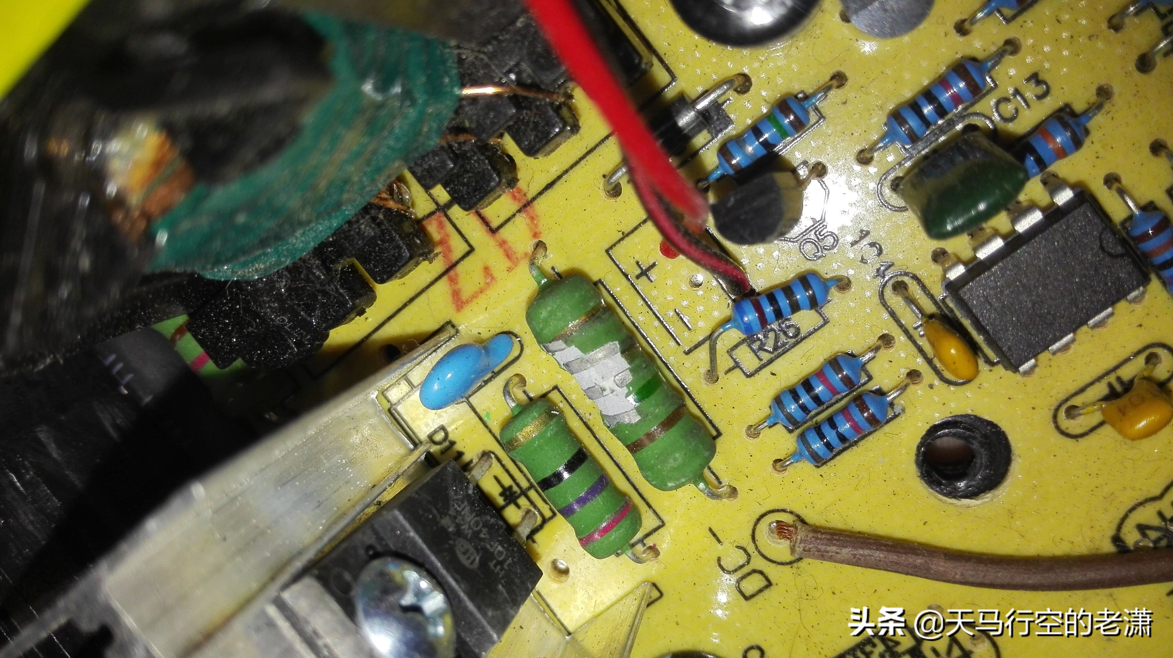 汽车溜车为了不撞到怎么操作,汽车溜车最快解决办法