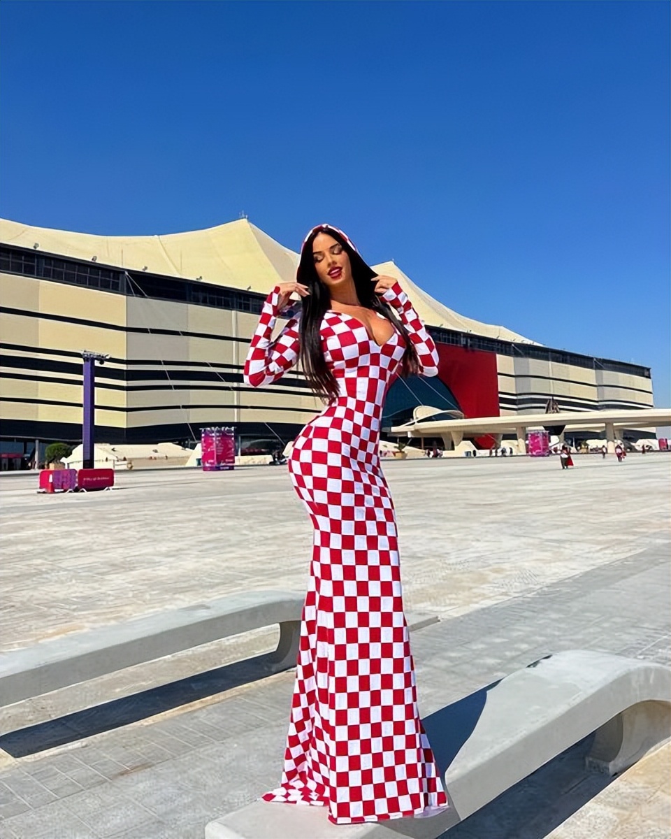 世界杯疯狂街头女球迷惊艳时刻,世界杯女球迷最惊艳的视频