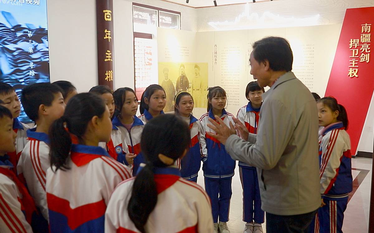 厚植爱国主义情怀树牢总体国家安全观